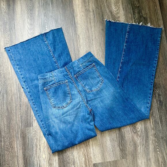 We The Free High Rise Flare Jeans Raw Hem Blue Denim Size 29 - Picture 7 of 8